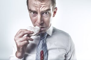 choisir le plaisir - homme mécontent de son choix